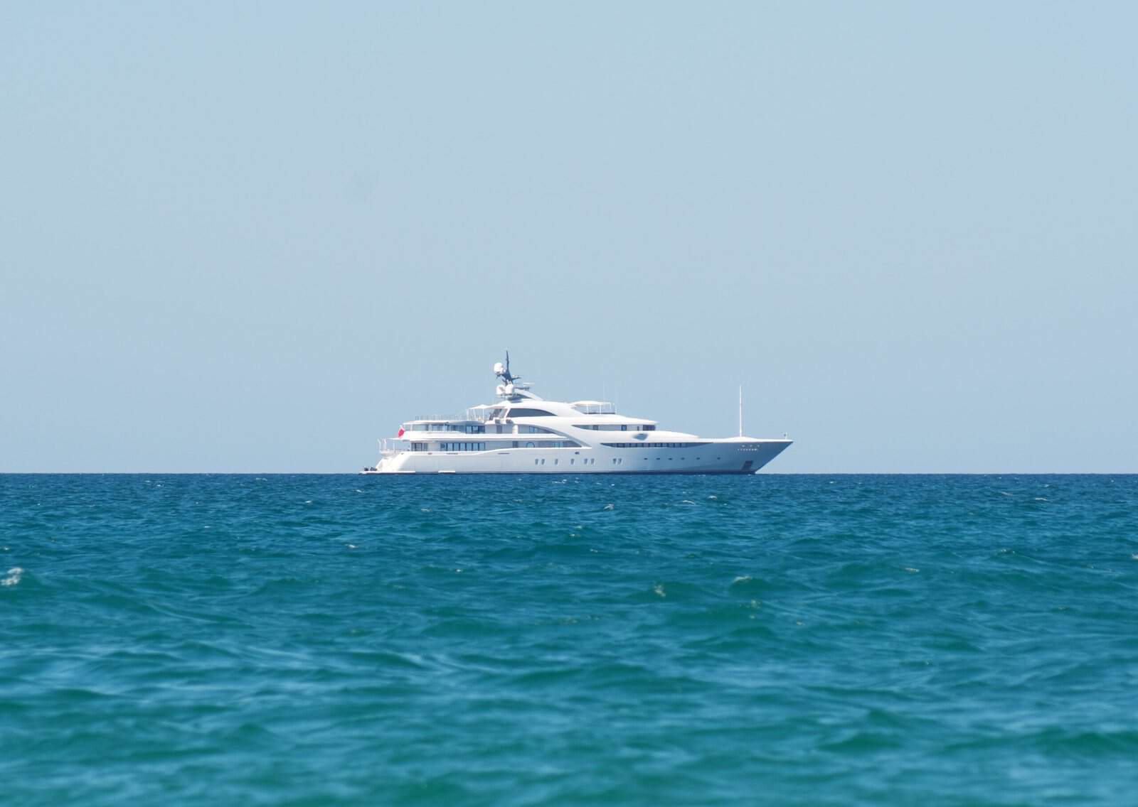 Yacht in ocean.